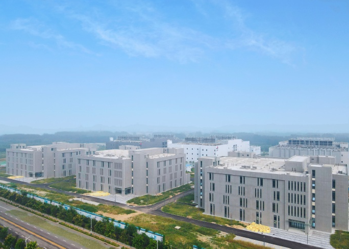 机柜租用 vs 自建机房：哪种更适合您的企业？