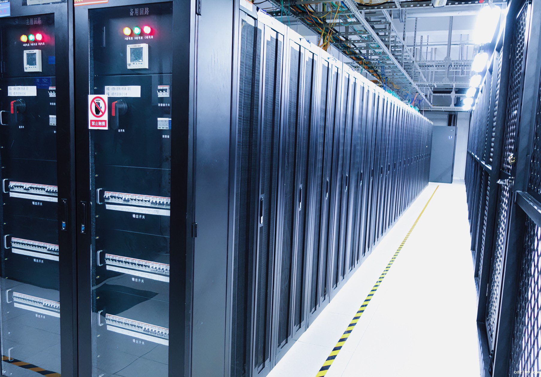 小型企业如何选择成都高电4U托管？预算与性能平衡指南